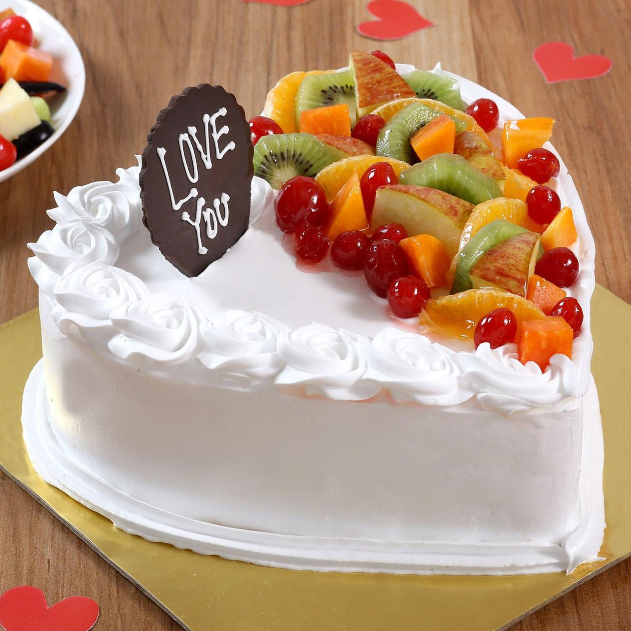 Mix Fresh Fruits Cake
